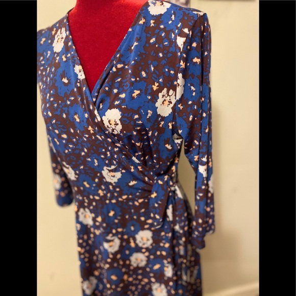 Beautiful v-neck floral blue dress/ size L - Picture 5 of 8